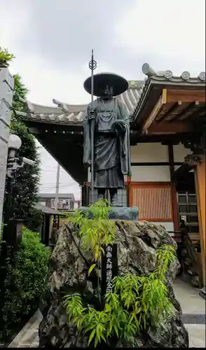 三光院の像