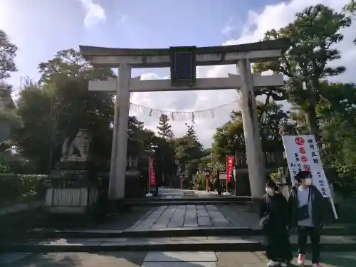 敷地神社（わら天神宮）の{uncategorized: "未分類", other: "その他", undefined: "問題あり", building: "その他建物", grave: "お墓", sacred_gate: "鳥居", guardian: "狛犬", statue: "像", buddha: "仏像", history: "歴史", nature: "自然", garden: "庭園", animal: "動物", pagoda: "塔", temizu: "手水舎", mountain_gate: "山門・神門", sanctuary: "本殿・本堂", subordinate: "末社・摂社", art: "芸術", scenery: "景色", jizo: "地蔵", ema: "絵馬", goshuin: "御朱印", omikuji: "おみくじ", items: "授与品その他", amulet: "お守り", goshuincho: "御朱印帳", eats: "食事", festival: "お祭り", votive_dance: "神楽", shichigosan: "七五三参", wedding: "結婚式", experience: "体験その他", initially: "初詣", around: "周辺", anti_infection: "感染症対策"}