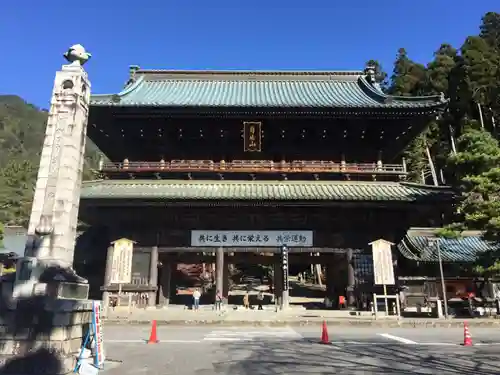 久遠寺の本殿・本堂