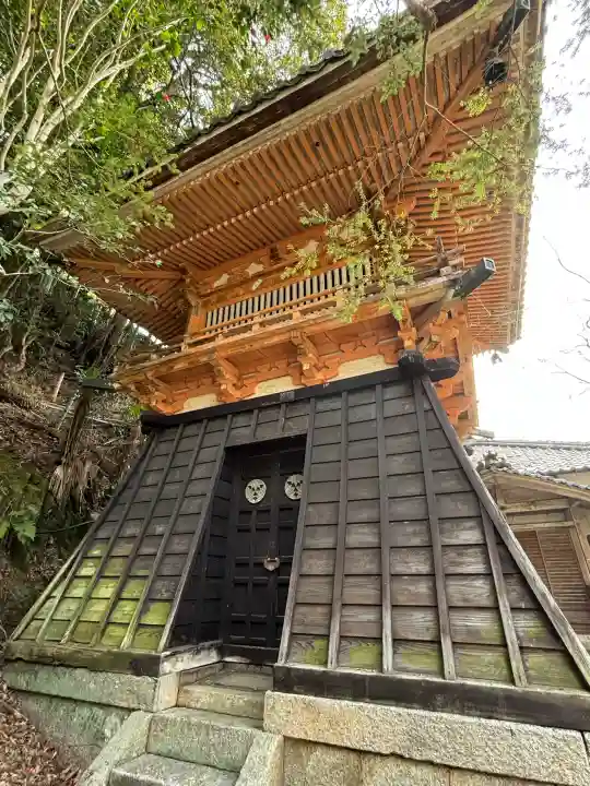 宝厳寺の{uncategorized: "未分類", other: "その他", undefined: "問題あり", building: "その他建物", grave: "お墓", sacred_gate: "鳥居", guardian: "狛犬", statue: "像", buddha: "仏像", history: "歴史", nature: "自然", garden: "庭園", animal: "動物", pagoda: "塔", temizu: "手水舎", mountain_gate: "山門・神門", sanctuary: "本殿・本堂", subordinate: "末社・摂社", art: "芸術", scenery: "景色", jizo: "地蔵", ema: "絵馬", goshuin: "御朱印", omikuji: "おみくじ", items: "授与品その他", amulet: "お守り", goshuincho: "御朱印帳", eats: "食事", festival: "お祭り", votive_dance: "神楽", shichigosan: "七五三参", wedding: "結婚式", experience: "体験その他", initially: "初詣", around: "周辺", anti_infection: "感染症対策"}