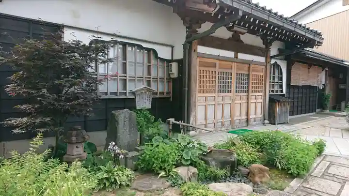 念西寺の本殿・本堂