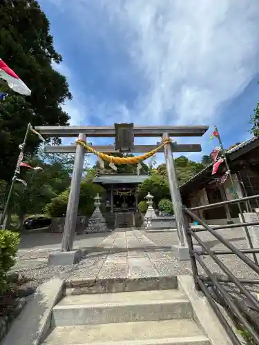 谷崎天神社の{uncategorized: "未分類", other: "その他", undefined: "問題あり", building: "その他建物", grave: "お墓", sacred_gate: "鳥居", guardian: "狛犬", statue: "像", buddha: "仏像", history: "歴史", nature: "自然", garden: "庭園", animal: "動物", pagoda: "塔", temizu: "手水舎", mountain_gate: "山門・神門", sanctuary: "本殿・本堂", subordinate: "末社・摂社", art: "芸術", scenery: "景色", jizo: "地蔵", ema: "絵馬", goshuin: "御朱印", omikuji: "おみくじ", items: "授与品その他", amulet: "お守り", goshuincho: "御朱印帳", eats: "食事", festival: "お祭り", votive_dance: "神楽", shichigosan: "七五三参", wedding: "結婚式", experience: "体験その他", initially: "初詣", around: "周辺", anti_infection: "感染症対策"}