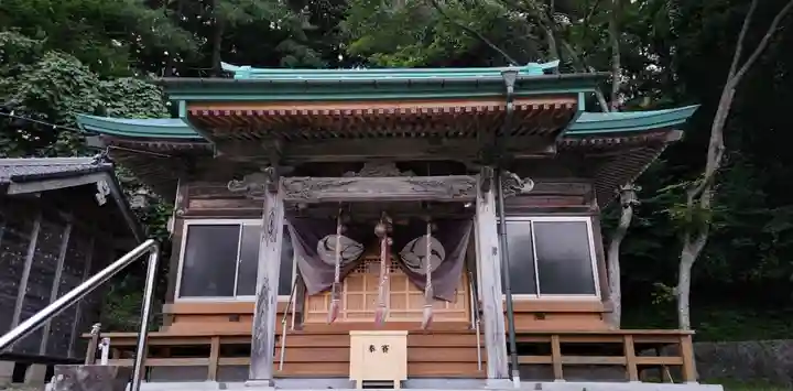 新山神社の本殿・本堂