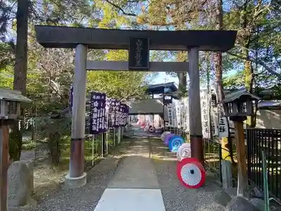 白金龍王社の鳥居