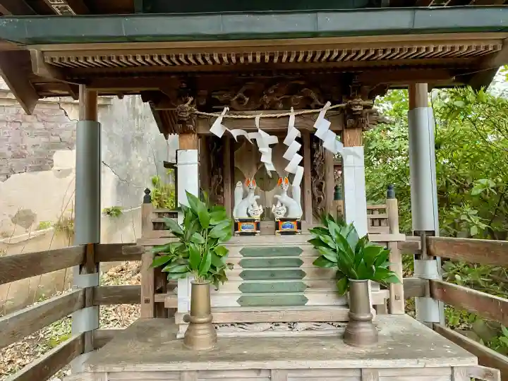 向陵稲荷神社の{uncategorized: "未分類", other: "その他", undefined: "問題あり", building: "その他建物", grave: "お墓", sacred_gate: "鳥居", guardian: "狛犬", statue: "像", buddha: "仏像", history: "歴史", nature: "自然", garden: "庭園", animal: "動物", pagoda: "塔", temizu: "手水舎", mountain_gate: "山門・神門", sanctuary: "本殿・本堂", subordinate: "末社・摂社", art: "芸術", scenery: "景色", jizo: "地蔵", ema: "絵馬", goshuin: "御朱印", omikuji: "おみくじ", items: "授与品その他", amulet: "お守り", goshuincho: "御朱印帳", eats: "食事", festival: "お祭り", votive_dance: "神楽", shichigosan: "七五三参", wedding: "結婚式", experience: "体験その他", initially: "初詣", around: "周辺", anti_infection: "感染症対策"}