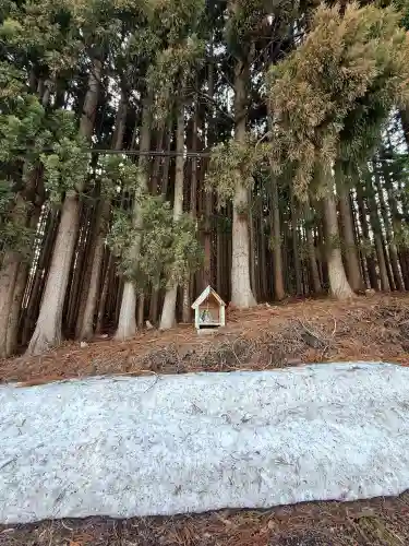 地蔵尊（元町）の{uncategorized: "未分類", other: "その他", undefined: "問題あり", building: "その他建物", grave: "お墓", sacred_gate: "鳥居", guardian: "狛犬", statue: "像", buddha: "仏像", history: "歴史", nature: "自然", garden: "庭園", animal: "動物", pagoda: "塔", temizu: "手水舎", mountain_gate: "山門・神門", sanctuary: "本殿・本堂", subordinate: "末社・摂社", art: "芸術", scenery: "景色", jizo: "地蔵", ema: "絵馬", goshuin: "御朱印", omikuji: "おみくじ", items: "授与品その他", amulet: "お守り", goshuincho: "御朱印帳", eats: "食事", festival: "お祭り", votive_dance: "神楽", shichigosan: "七五三参", wedding: "結婚式", experience: "体験その他", initially: "初詣", around: "周辺", anti_infection: "感染症対策"}