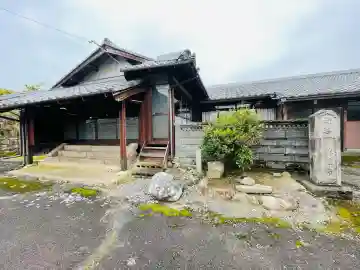 浄専寺の{uncategorized: "未分類", other: "その他", undefined: "問題あり", building: "その他建物", grave: "お墓", sacred_gate: "鳥居", guardian: "狛犬", statue: "像", buddha: "仏像", history: "歴史", nature: "自然", garden: "庭園", animal: "動物", pagoda: "塔", temizu: "手水舎", mountain_gate: "山門・神門", sanctuary: "本殿・本堂", subordinate: "末社・摂社", art: "芸術", scenery: "景色", jizo: "地蔵", ema: "絵馬", goshuin: "御朱印", omikuji: "おみくじ", items: "授与品その他", amulet: "お守り", goshuincho: "御朱印帳", eats: "食事", festival: "お祭り", votive_dance: "神楽", shichigosan: "七五三参", wedding: "結婚式", experience: "体験その他", initially: "初詣", around: "周辺", anti_infection: "感染症対策"}
