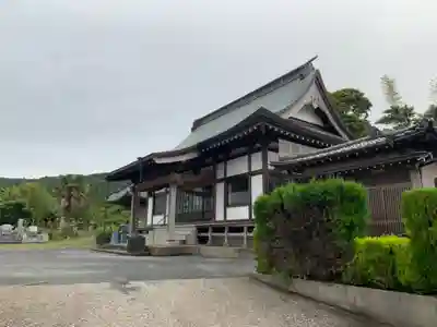 滝山寺の本殿・本堂