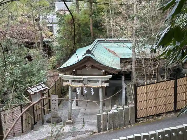 石切劔箭神社上之社の{uncategorized: "未分類", other: "その他", undefined: "問題あり", building: "その他建物", grave: "お墓", sacred_gate: "鳥居", guardian: "狛犬", statue: "像", buddha: "仏像", history: "歴史", nature: "自然", garden: "庭園", animal: "動物", pagoda: "塔", temizu: "手水舎", mountain_gate: "山門・神門", sanctuary: "本殿・本堂", subordinate: "末社・摂社", art: "芸術", scenery: "景色", jizo: "地蔵", ema: "絵馬", goshuin: "御朱印", omikuji: "おみくじ", items: "授与品その他", amulet: "お守り", goshuincho: "御朱印帳", eats: "食事", festival: "お祭り", votive_dance: "神楽", shichigosan: "七五三参", wedding: "結婚式", experience: "体験その他", initially: "初詣", around: "周辺", anti_infection: "感染症対策"}