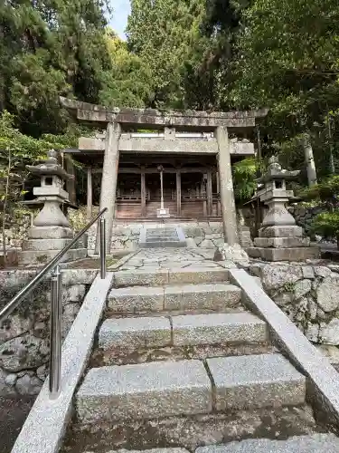 高天彦神社の{uncategorized: "未分類", other: "その他", undefined: "問題あり", building: "その他建物", grave: "お墓", sacred_gate: "鳥居", guardian: "狛犬", statue: "像", buddha: "仏像", history: "歴史", nature: "自然", garden: "庭園", animal: "動物", pagoda: "塔", temizu: "手水舎", mountain_gate: "山門・神門", sanctuary: "本殿・本堂", subordinate: "末社・摂社", art: "芸術", scenery: "景色", jizo: "地蔵", ema: "絵馬", goshuin: "御朱印", omikuji: "おみくじ", items: "授与品その他", amulet: "お守り", goshuincho: "御朱印帳", eats: "食事", festival: "お祭り", votive_dance: "神楽", shichigosan: "七五三参", wedding: "結婚式", experience: "体験その他", initially: "初詣", around: "周辺", anti_infection: "感染症対策"}