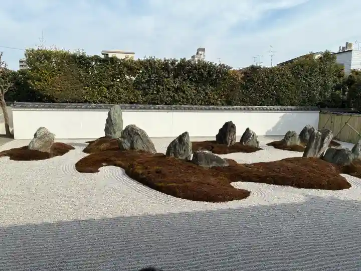 光清寺の{uncategorized: "未分類", other: "その他", undefined: "問題あり", building: "その他建物", grave: "お墓", sacred_gate: "鳥居", guardian: "狛犬", statue: "像", buddha: "仏像", history: "歴史", nature: "自然", garden: "庭園", animal: "動物", pagoda: "塔", temizu: "手水舎", mountain_gate: "山門・神門", sanctuary: "本殿・本堂", subordinate: "末社・摂社", art: "芸術", scenery: "景色", jizo: "地蔵", ema: "絵馬", goshuin: "御朱印", omikuji: "おみくじ", items: "授与品その他", amulet: "お守り", goshuincho: "御朱印帳", eats: "食事", festival: "お祭り", votive_dance: "神楽", shichigosan: "七五三参", wedding: "結婚式", experience: "体験その他", initially: "初詣", around: "周辺", anti_infection: "感染症対策"}