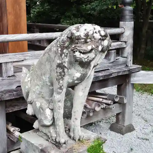 霊丘神社の狛犬