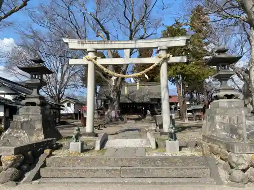 白鳥神社の{uncategorized: "未分類", other: "その他", undefined: "問題あり", building: "その他建物", grave: "お墓", sacred_gate: "鳥居", guardian: "狛犬", statue: "像", buddha: "仏像", history: "歴史", nature: "自然", garden: "庭園", animal: "動物", pagoda: "塔", temizu: "手水舎", mountain_gate: "山門・神門", sanctuary: "本殿・本堂", subordinate: "末社・摂社", art: "芸術", scenery: "景色", jizo: "地蔵", ema: "絵馬", goshuin: "御朱印", omikuji: "おみくじ", items: "授与品その他", amulet: "お守り", goshuincho: "御朱印帳", eats: "食事", festival: "お祭り", votive_dance: "神楽", shichigosan: "七五三参", wedding: "結婚式", experience: "体験その他", initially: "初詣", around: "周辺", anti_infection: "感染症対策"}