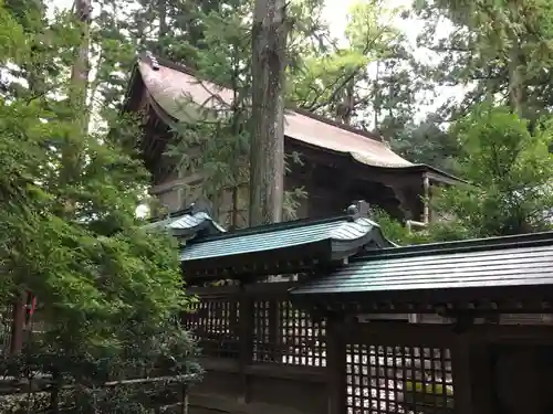 雄山神社前立社壇の本殿