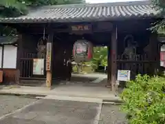 東門院の山門