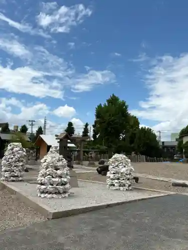 姫嶋神社の{uncategorized: "未分類", other: "その他", undefined: "問題あり", building: "その他建物", grave: "お墓", sacred_gate: "鳥居", guardian: "狛犬", statue: "像", buddha: "仏像", history: "歴史", nature: "自然", garden: "庭園", animal: "動物", pagoda: "塔", temizu: "手水舎", mountain_gate: "山門・神門", sanctuary: "本殿・本堂", subordinate: "末社・摂社", art: "芸術", scenery: "景色", jizo: "地蔵", ema: "絵馬", goshuin: "御朱印", omikuji: "おみくじ", items: "授与品その他", amulet: "お守り", goshuincho: "御朱印帳", eats: "食事", festival: "お祭り", votive_dance: "神楽", shichigosan: "七五三参", wedding: "結婚式", experience: "体験その他", initially: "初詣", around: "周辺", anti_infection: "感染症対策"}