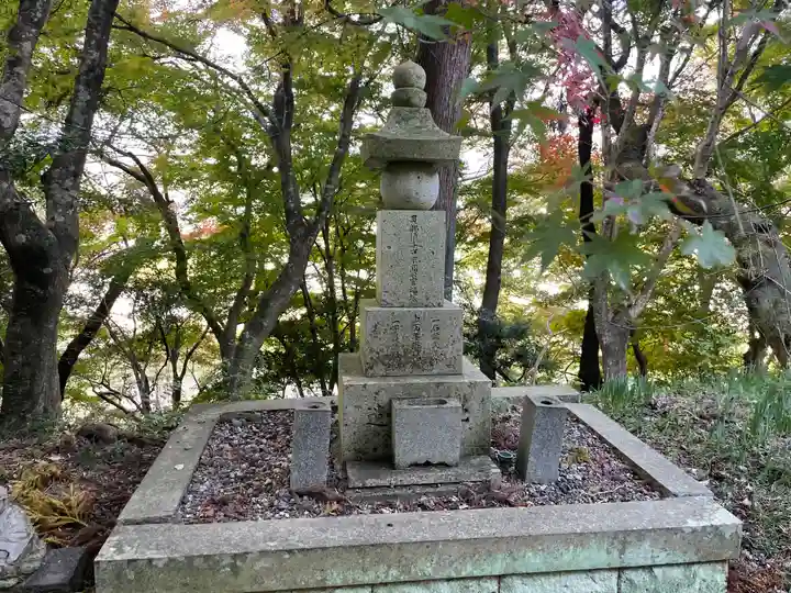 那須与市堂(法楽寺跡)の塔