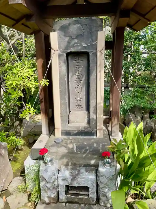 厳浄院の{uncategorized: "未分類", other: "その他", undefined: "問題あり", building: "その他建物", grave: "お墓", sacred_gate: "鳥居", guardian: "狛犬", statue: "像", buddha: "仏像", history: "歴史", nature: "自然", garden: "庭園", animal: "動物", pagoda: "塔", temizu: "手水舎", mountain_gate: "山門・神門", sanctuary: "本殿・本堂", subordinate: "末社・摂社", art: "芸術", scenery: "景色", jizo: "地蔵", ema: "絵馬", goshuin: "御朱印", omikuji: "おみくじ", items: "授与品その他", amulet: "お守り", goshuincho: "御朱印帳", eats: "食事", festival: "お祭り", votive_dance: "神楽", shichigosan: "七五三参", wedding: "結婚式", experience: "体験その他", initially: "初詣", around: "周辺", anti_infection: "感染症対策"}