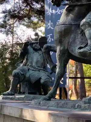 川中島古戦場八幡社の像