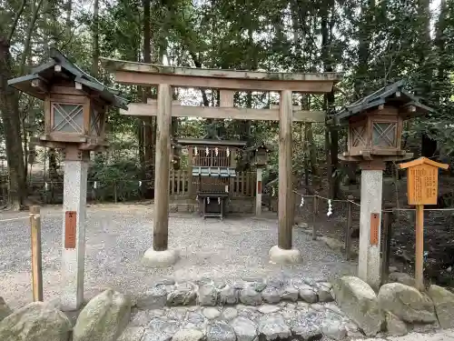 大神神社の{uncategorized: "未分類", other: "その他", undefined: "問題あり", building: "その他建物", grave: "お墓", sacred_gate: "鳥居", guardian: "狛犬", statue: "像", buddha: "仏像", history: "歴史", nature: "自然", garden: "庭園", animal: "動物", pagoda: "塔", temizu: "手水舎", mountain_gate: "山門・神門", sanctuary: "本殿・本堂", subordinate: "末社・摂社", art: "芸術", scenery: "景色", jizo: "地蔵", ema: "絵馬", goshuin: "御朱印", omikuji: "おみくじ", items: "授与品その他", amulet: "お守り", goshuincho: "御朱印帳", eats: "食事", festival: "お祭り", votive_dance: "神楽", shichigosan: "七五三参", wedding: "結婚式", experience: "体験その他", initially: "初詣", around: "周辺", anti_infection: "感染症対策"}