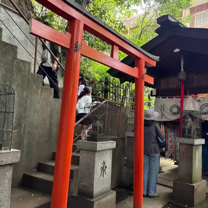 王子稲荷神社の{uncategorized: "未分類", other: "その他", undefined: "問題あり", building: "その他建物", grave: "お墓", sacred_gate: "鳥居", guardian: "狛犬", statue: "像", buddha: "仏像", history: "歴史", nature: "自然", garden: "庭園", animal: "動物", pagoda: "塔", temizu: "手水舎", mountain_gate: "山門・神門", sanctuary: "本殿・本堂", subordinate: "末社・摂社", art: "芸術", scenery: "景色", jizo: "地蔵", ema: "絵馬", goshuin: "御朱印", omikuji: "おみくじ", items: "授与品その他", amulet: "お守り", goshuincho: "御朱印帳", eats: "食事", festival: "お祭り", votive_dance: "神楽", shichigosan: "七五三参", wedding: "結婚式", experience: "体験その他", initially: "初詣", around: "周辺", anti_infection: "感染症対策"}