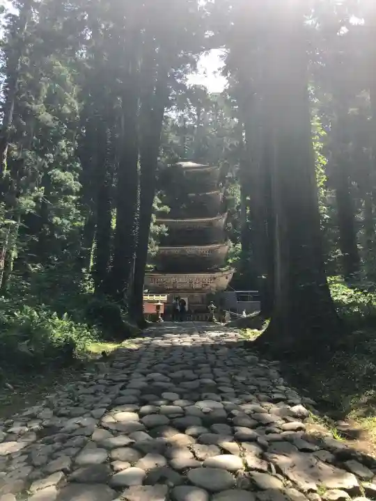 羽黒山五重塔(出羽三山神社)の{uncategorized: "未分類", other: "その他", undefined: "問題あり", building: "その他建物", grave: "お墓", sacred_gate: "鳥居", guardian: "狛犬", statue: "像", buddha: "仏像", history: "歴史", nature: "自然", garden: "庭園", animal: "動物", pagoda: "塔", temizu: "手水舎", mountain_gate: "山門・神門", sanctuary: "本殿・本堂", subordinate: "末社・摂社", art: "芸術", scenery: "景色", jizo: "地蔵", ema: "絵馬", goshuin: "御朱印", omikuji: "おみくじ", items: "授与品その他", amulet: "お守り", goshuincho: "御朱印帳", eats: "食事", festival: "お祭り", votive_dance: "神楽", shichigosan: "七五三参", wedding: "結婚式", experience: "体験その他", initially: "初詣", around: "周辺", anti_infection: "感染症対策"}