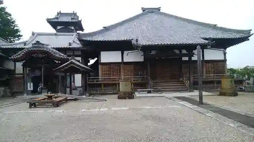 長蓮寺の本殿・本堂