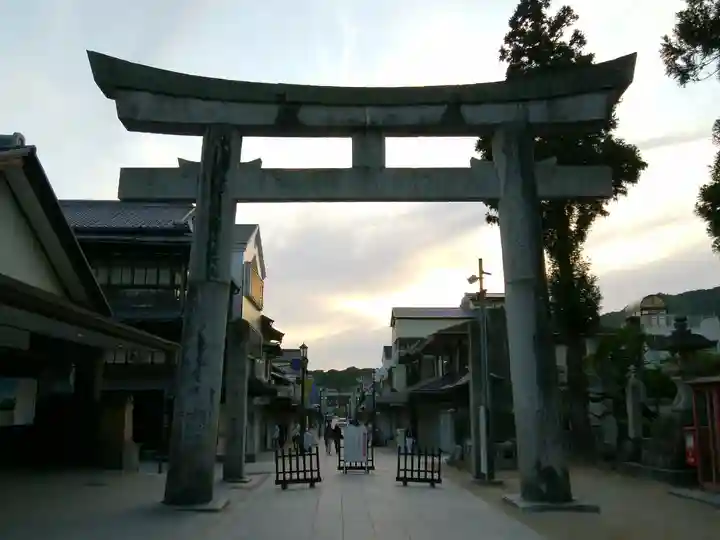 天開稲荷社の周辺