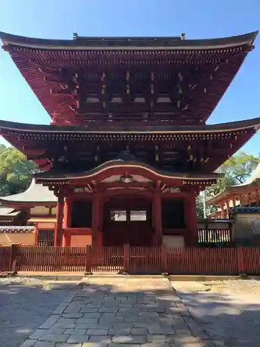 薦神社の山門