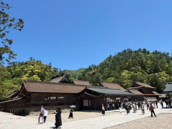 出雲大社の{uncategorized: "未分類", other: "その他", undefined: "問題あり", building: "その他建物", grave: "お墓", sacred_gate: "鳥居", guardian: "狛犬", statue: "像", buddha: "仏像", history: "歴史", nature: "自然", garden: "庭園", animal: "動物", pagoda: "塔", temizu: "手水舎", mountain_gate: "山門・神門", sanctuary: "本殿・本堂", subordinate: "末社・摂社", art: "芸術", scenery: "景色", jizo: "地蔵", ema: "絵馬", goshuin: "御朱印", omikuji: "おみくじ", items: "授与品その他", amulet: "お守り", goshuincho: "御朱印帳", eats: "食事", festival: "お祭り", votive_dance: "神楽", shichigosan: "七五三参", wedding: "結婚式", experience: "体験その他", initially: "初詣", around: "周辺", anti_infection: "感染症対策"}