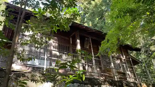 白山神社の本殿