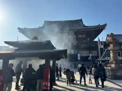 川崎大師(平間寺)の{uncategorized: "未分類", other: "その他", undefined: "問題あり", building: "その他建物", grave: "お墓", sacred_gate: "鳥居", guardian: "狛犬", statue: "像", buddha: "仏像", history: "歴史", nature: "自然", garden: "庭園", animal: "動物", pagoda: "塔", temizu: "手水舎", mountain_gate: "山門・神門", sanctuary: "本殿・本堂", subordinate: "末社・摂社", art: "芸術", scenery: "景色", jizo: "地蔵", ema: "絵馬", goshuin: "御朱印", omikuji: "おみくじ", items: "授与品その他", amulet: "お守り", goshuincho: "御朱印帳", eats: "食事", festival: "お祭り", votive_dance: "神楽", shichigosan: "七五三参", wedding: "結婚式", experience: "体験その他", initially: "初詣", around: "周辺", anti_infection: "感染症対策"}