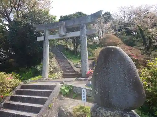 鎮懐石八幡宮の鳥居