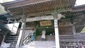 立石寺奥之院の本殿・本堂