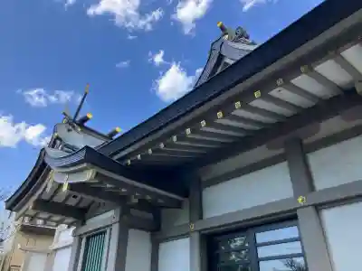 氷川神社の{uncategorized: "未分類", other: "その他", undefined: "問題あり", building: "その他建物", grave: "お墓", sacred_gate: "鳥居", guardian: "狛犬", statue: "像", buddha: "仏像", history: "歴史", nature: "自然", garden: "庭園", animal: "動物", pagoda: "塔", temizu: "手水舎", mountain_gate: "山門・神門", sanctuary: "本殿・本堂", subordinate: "末社・摂社", art: "芸術", scenery: "景色", jizo: "地蔵", ema: "絵馬", goshuin: "御朱印", omikuji: "おみくじ", items: "授与品その他", amulet: "お守り", goshuincho: "御朱印帳", eats: "食事", festival: "お祭り", votive_dance: "神楽", shichigosan: "七五三参", wedding: "結婚式", experience: "体験その他", initially: "初詣", around: "周辺", anti_infection: "感染症対策"}