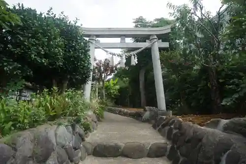 横浜御嶽神社の鳥居