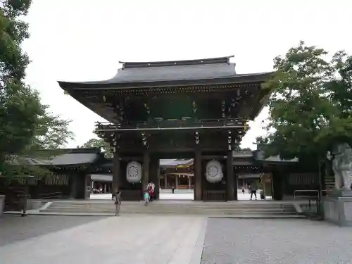 寒川神社の山門