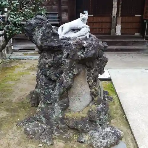 稲荷神社の狛犬