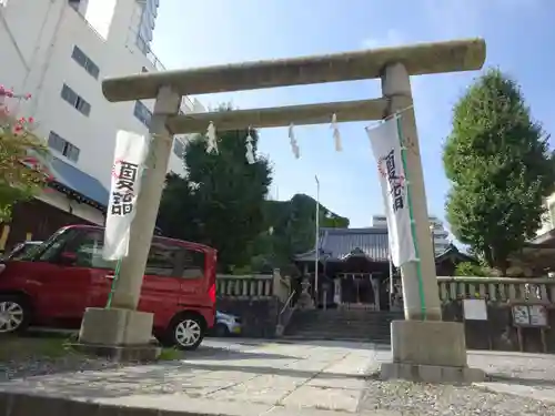 諏訪神社の鳥居