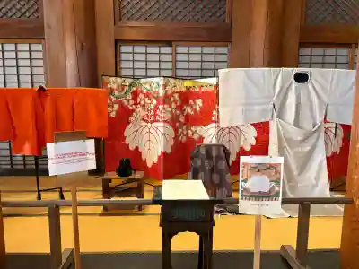 くろ谷 金戒光明寺の{uncategorized: "未分類", other: "その他", undefined: "問題あり", building: "その他建物", grave: "お墓", sacred_gate: "鳥居", guardian: "狛犬", statue: "像", buddha: "仏像", history: "歴史", nature: "自然", garden: "庭園", animal: "動物", pagoda: "塔", temizu: "手水舎", mountain_gate: "山門・神門", sanctuary: "本殿・本堂", subordinate: "末社・摂社", art: "芸術", scenery: "景色", jizo: "地蔵", ema: "絵馬", goshuin: "御朱印", omikuji: "おみくじ", items: "授与品その他", amulet: "お守り", goshuincho: "御朱印帳", eats: "食事", festival: "お祭り", votive_dance: "神楽", shichigosan: "七五三参", wedding: "結婚式", experience: "体験その他", initially: "初詣", around: "周辺", anti_infection: "感染症対策"}