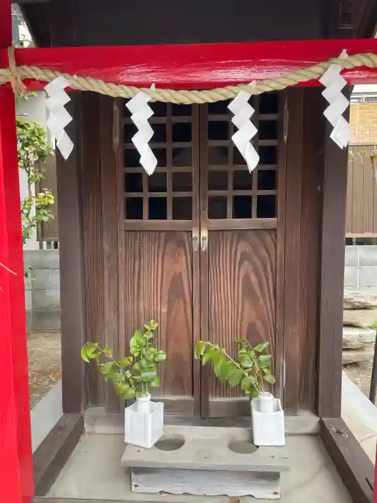 舟渡氷川神社の{uncategorized: "未分類", other: "その他", undefined: "問題あり", building: "その他建物", grave: "お墓", sacred_gate: "鳥居", guardian: "狛犬", statue: "像", buddha: "仏像", history: "歴史", nature: "自然", garden: "庭園", animal: "動物", pagoda: "塔", temizu: "手水舎", mountain_gate: "山門・神門", sanctuary: "本殿・本堂", subordinate: "末社・摂社", art: "芸術", scenery: "景色", jizo: "地蔵", ema: "絵馬", goshuin: "御朱印", omikuji: "おみくじ", items: "授与品その他", amulet: "お守り", goshuincho: "御朱印帳", eats: "食事", festival: "お祭り", votive_dance: "神楽", shichigosan: "七五三参", wedding: "結婚式", experience: "体験その他", initially: "初詣", around: "周辺", anti_infection: "感染症対策"}