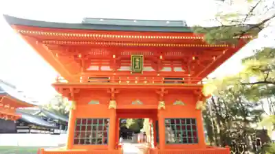 穴八幡宮の山門・神門
