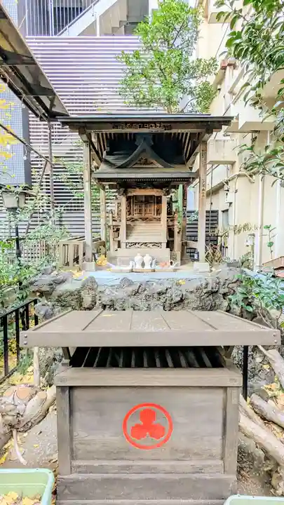 稲荷鬼王神社の末社・摂社