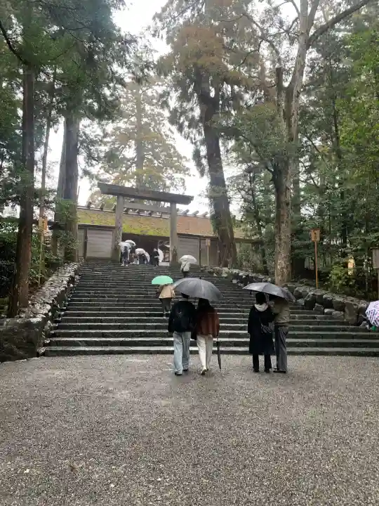 伊勢神宮内宮(皇大神宮)の{uncategorized: "未分類", other: "その他", undefined: "問題あり", building: "その他建物", grave: "お墓", sacred_gate: "鳥居", guardian: "狛犬", statue: "像", buddha: "仏像", history: "歴史", nature: "自然", garden: "庭園", animal: "動物", pagoda: "塔", temizu: "手水舎", mountain_gate: "山門・神門", sanctuary: "本殿・本堂", subordinate: "末社・摂社", art: "芸術", scenery: "景色", jizo: "地蔵", ema: "絵馬", goshuin: "御朱印", omikuji: "おみくじ", items: "授与品その他", amulet: "お守り", goshuincho: "御朱印帳", eats: "食事", festival: "お祭り", votive_dance: "神楽", shichigosan: "七五三参", wedding: "結婚式", experience: "体験その他", initially: "初詣", around: "周辺", anti_infection: "感染症対策"}