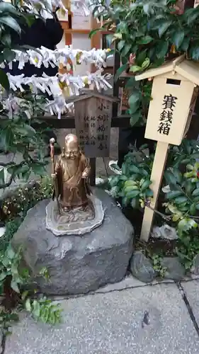 小網神社の像