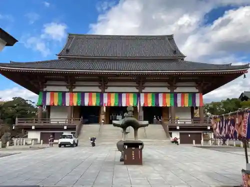 西新井大師総持寺の本殿・本堂
