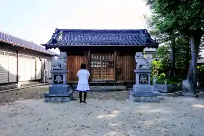 神明社（下佐々木町）の{uncategorized: "未分類", other: "その他", undefined: "問題あり", building: "その他建物", grave: "お墓", sacred_gate: "鳥居", guardian: "狛犬", statue: "像", buddha: "仏像", history: "歴史", nature: "自然", garden: "庭園", animal: "動物", pagoda: "塔", temizu: "手水舎", mountain_gate: "山門・神門", sanctuary: "本殿・本堂", subordinate: "末社・摂社", art: "芸術", scenery: "景色", jizo: "地蔵", ema: "絵馬", goshuin: "御朱印", omikuji: "おみくじ", items: "授与品その他", amulet: "お守り", goshuincho: "御朱印帳", eats: "食事", festival: "お祭り", votive_dance: "神楽", shichigosan: "七五三参", wedding: "結婚式", experience: "体験その他", initially: "初詣", around: "周辺", anti_infection: "感染症対策"}