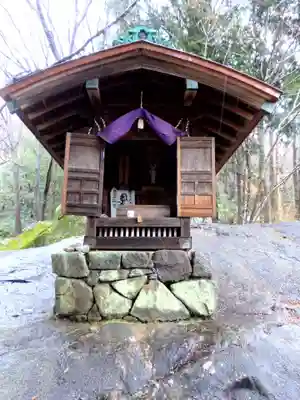 石稲荷神社の本殿・本堂