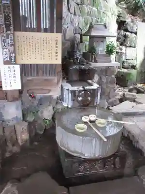 品川神社の手水舎