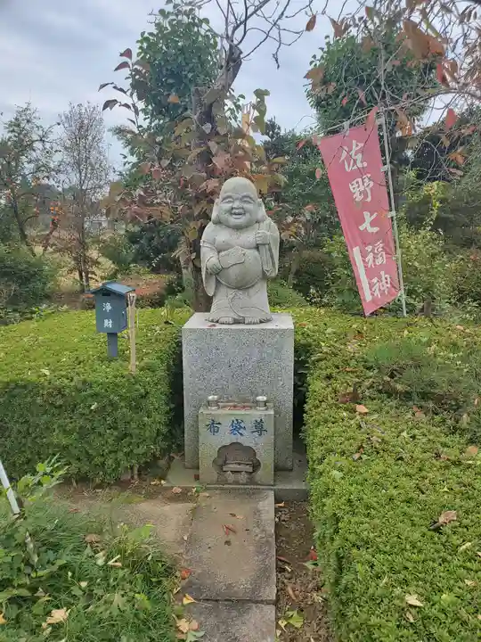 円照寺の像